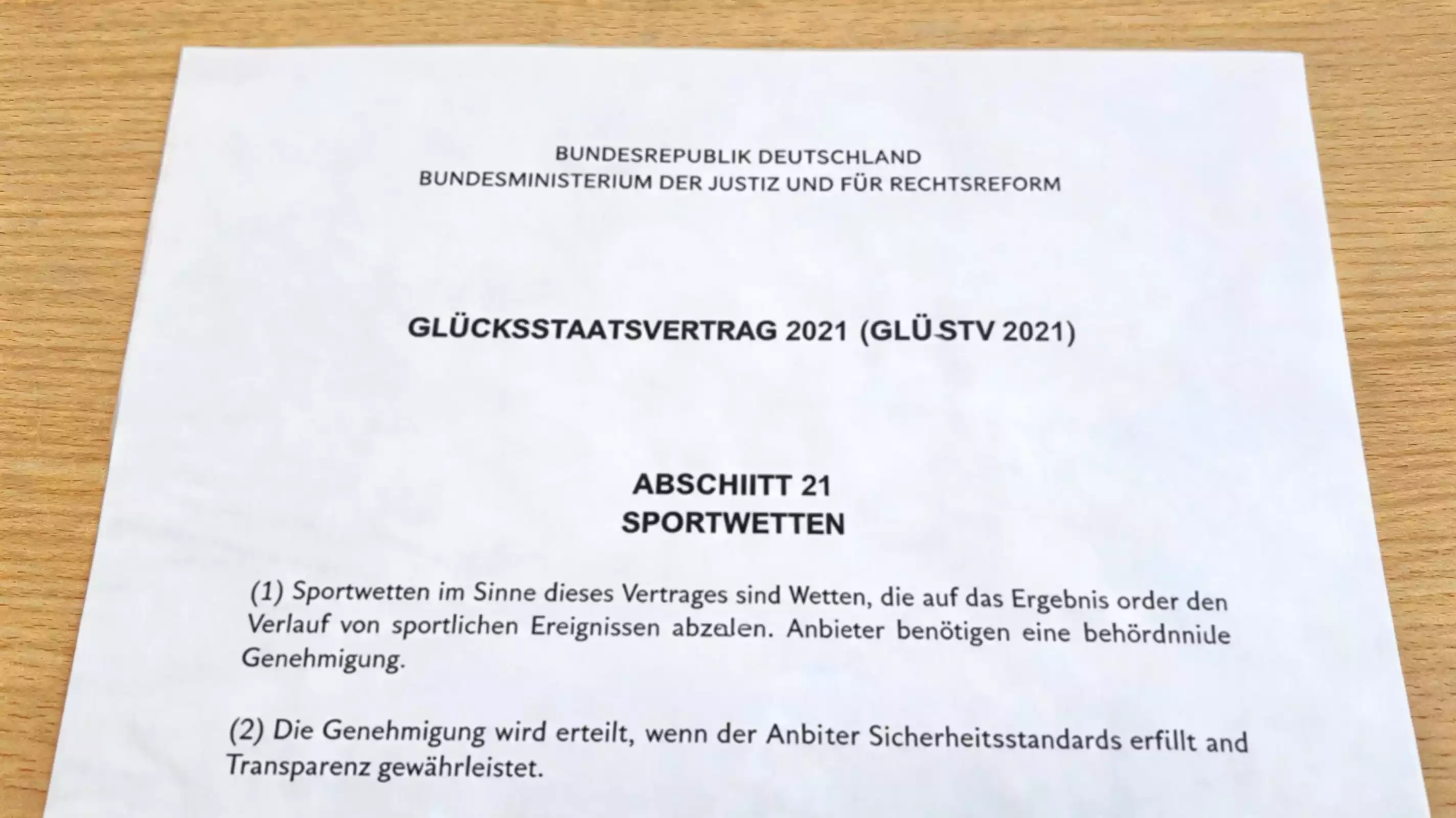 Rechtslage für Squash-Wetter bei illegalen Anbietern in Deutschland – GlüStV 2021 und GGL-Lizenzpflicht